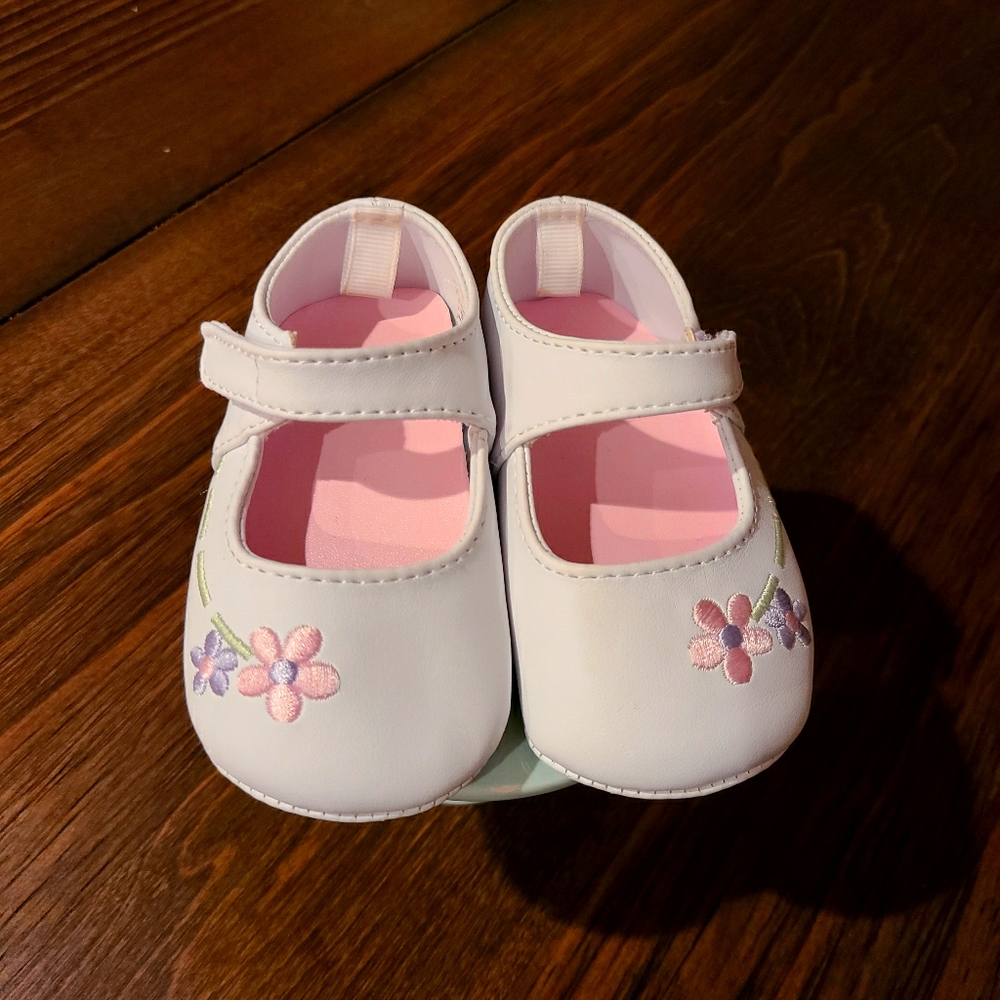 Embroidered Baby shoes by Trimfoot Co
